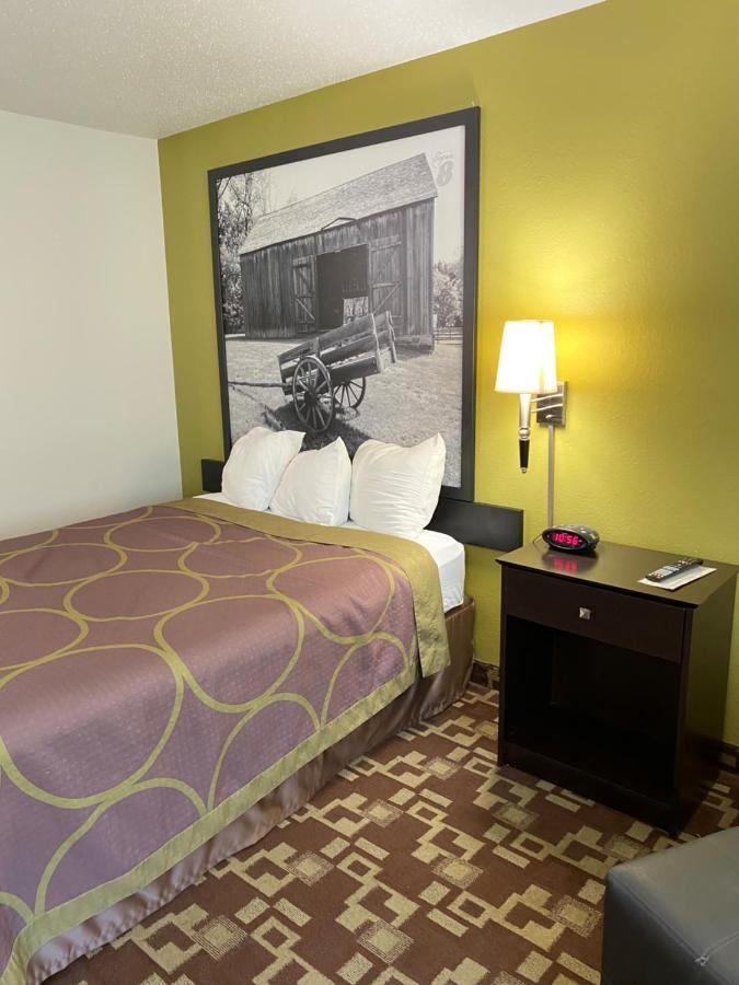Super 8 By Wyndham Independence Ia Hotell Eksteriør bilde
